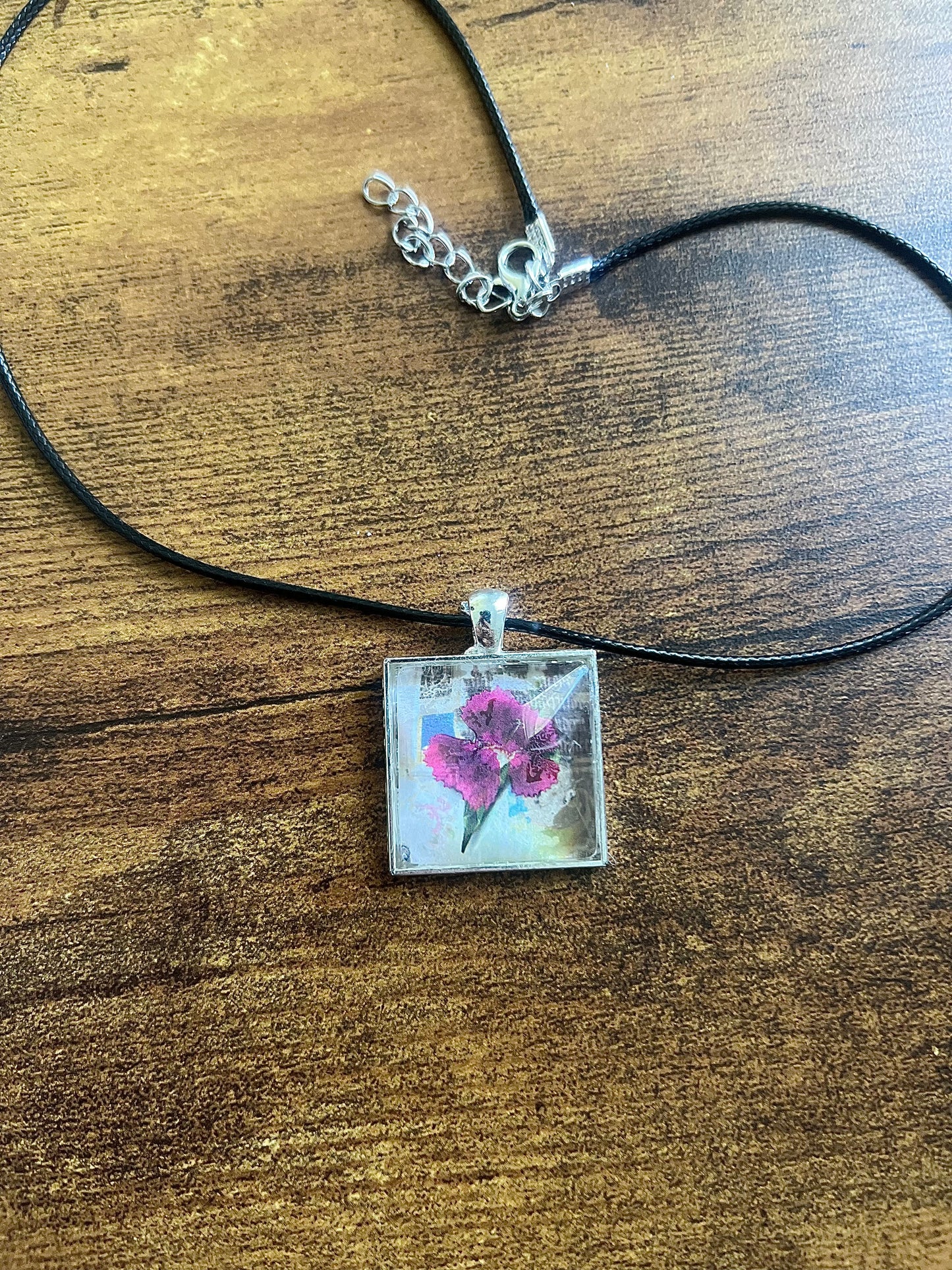 Handmade flower pendant necklace