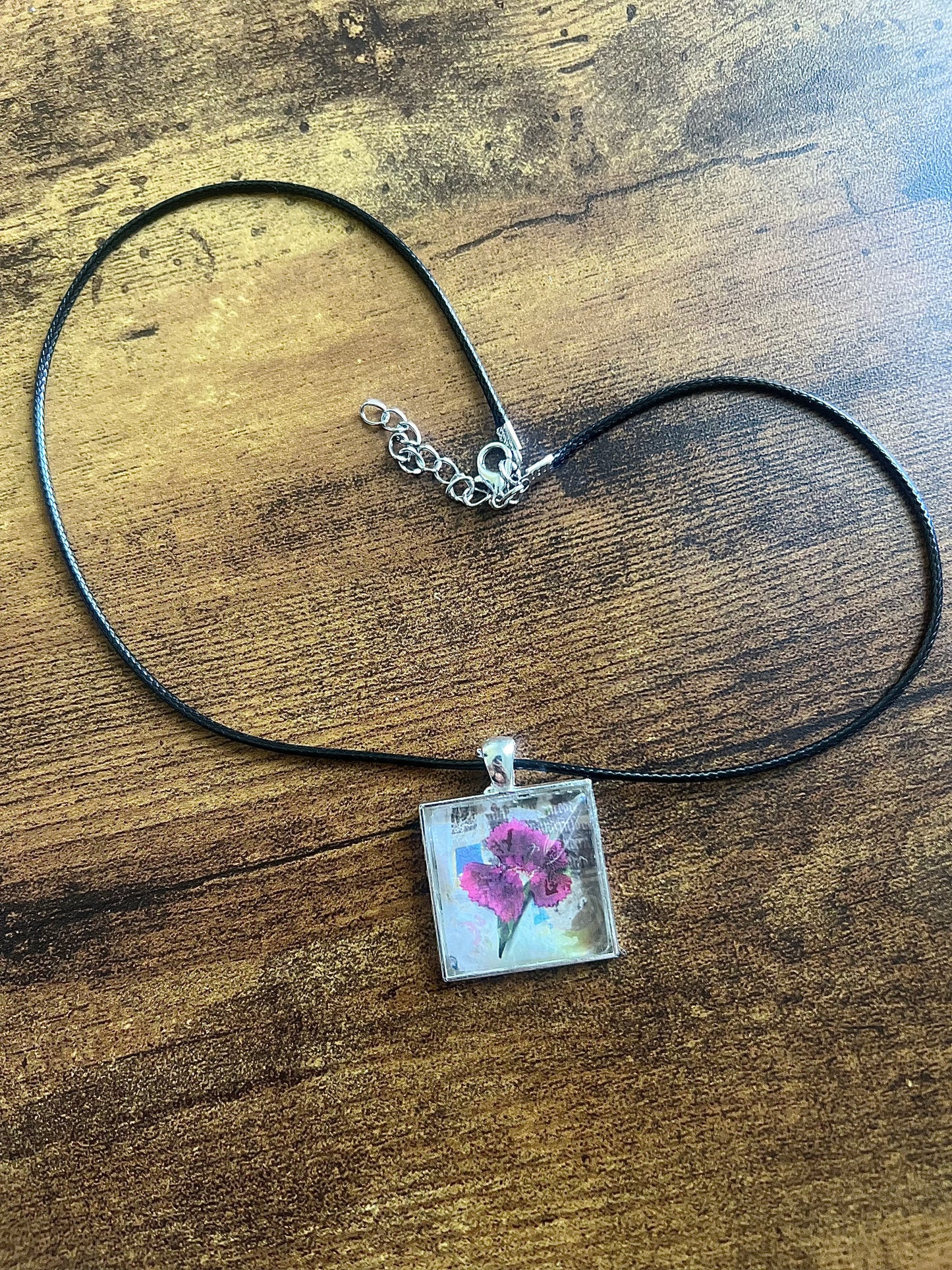 Handmade flower pendant necklace