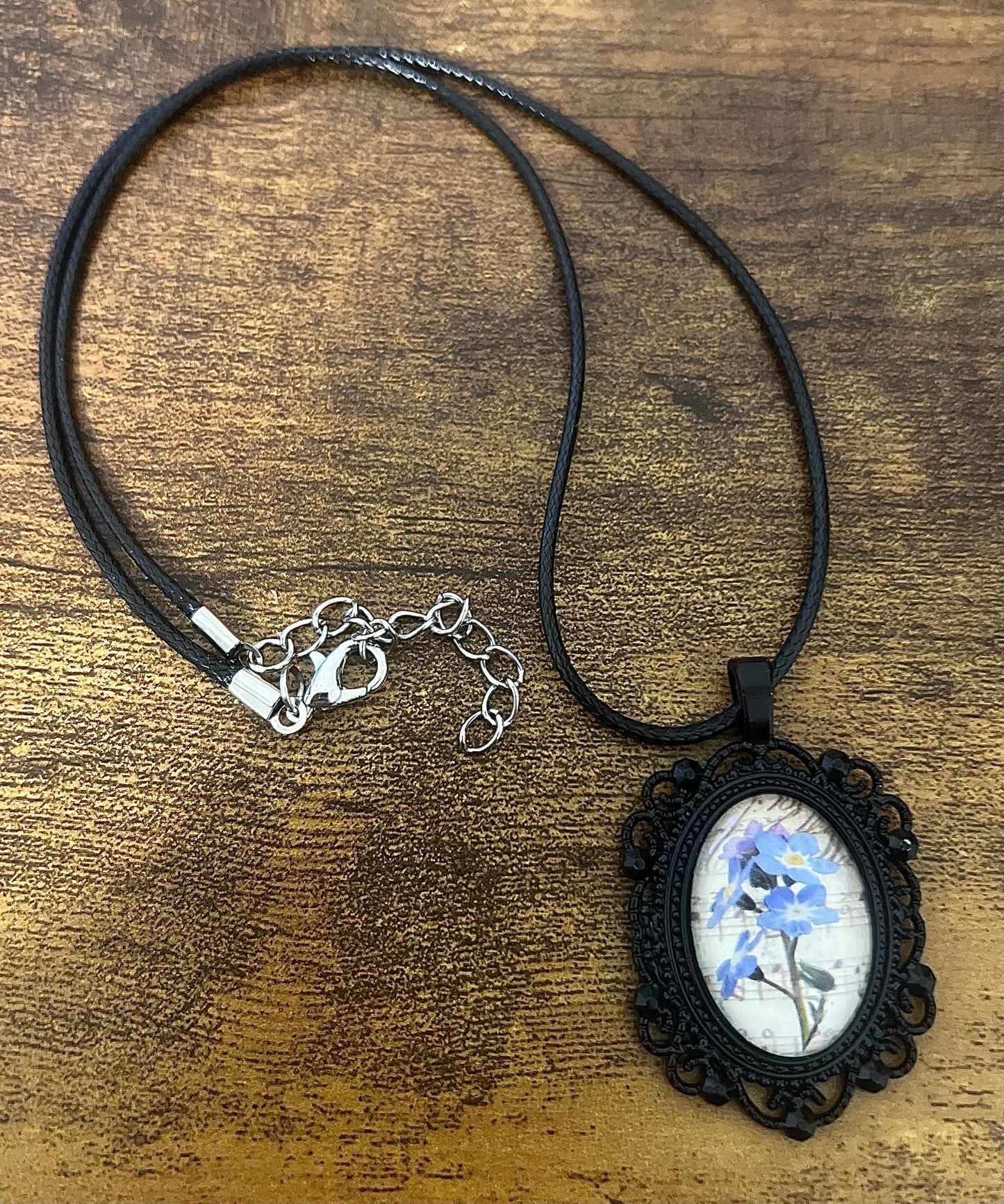 Handmade vintage vibe flower pendant necklace