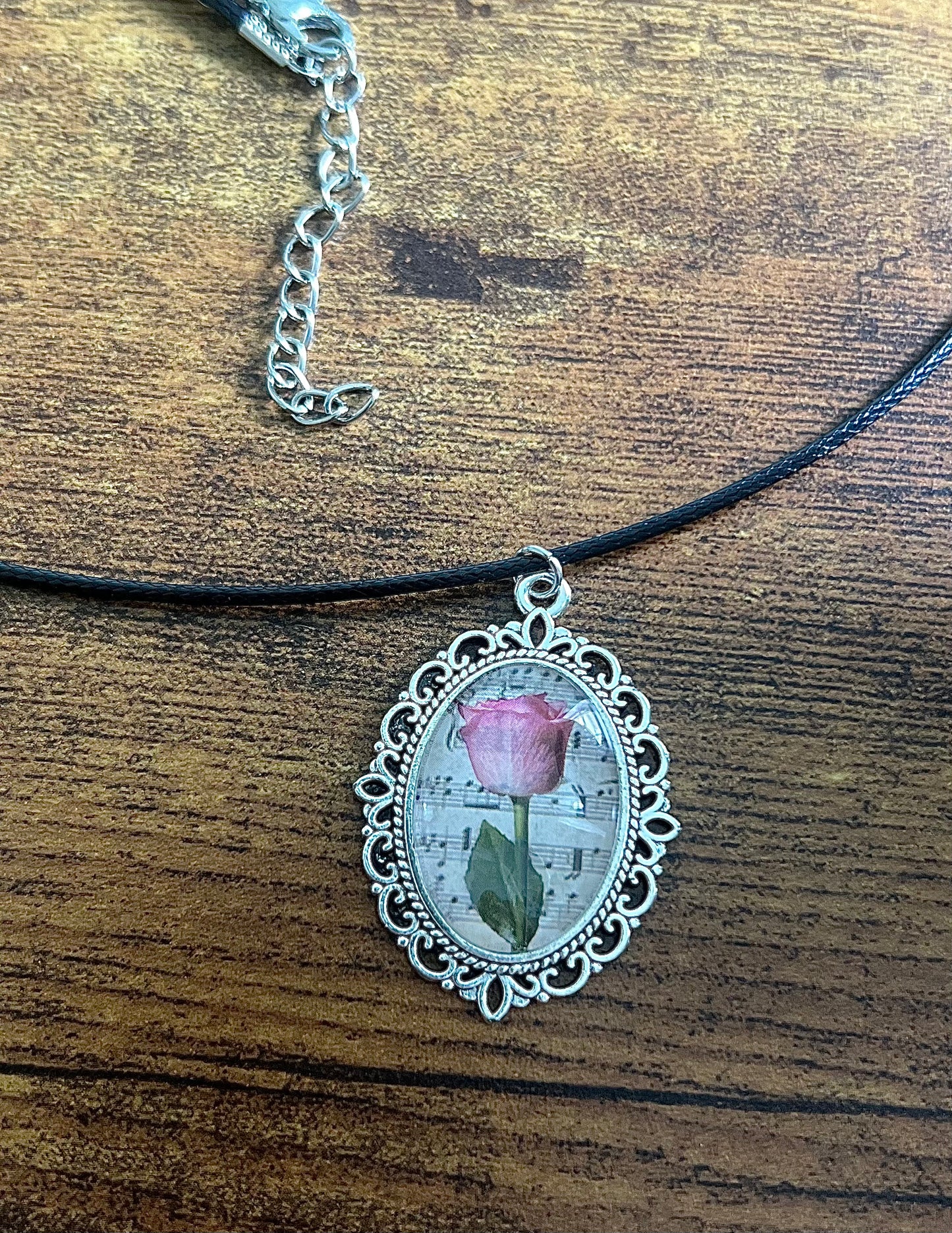 Handmade vintage vibe flower necklace